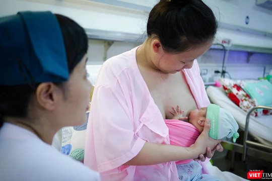 Sản phụ áp dụng kỹ thuật chăm trẻ sinh non theo phương pháp Kangaroo