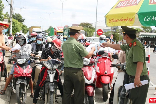 Chốt kiểm soát phòng dịch trên nút giao thông đường bộ ở Quảng Nam