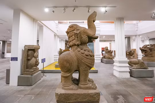 Hiện vật tượng Gajasimha (Voi - Sư tử) đang được lưu giữ tại Bảo tàng Điêu khắc Chăm Đà Nẵng vừa được công nhận là Bảo vật Quốc gia.