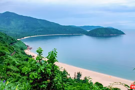 Một góc Làng Vân nhìn từ đèo Hải Vân (phường Hoà Hiệp Bắc, quận Liên Chiểu, TP Đà Nẵng) (ảnh Nguyễn Trình)