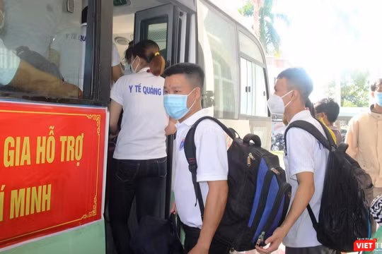 Sáng ngày 27/8, đoàn y bác sĩ của ngành y tế Quảng Nam đã lên đường vào TP HCM hỗ trợ chống dịch COVID-19