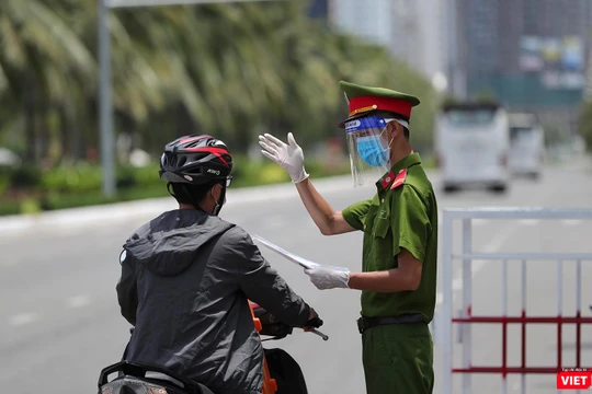 Việc lưu thông tại các chốt sẽ dựa trên nguyên tắc kiểm soát chặt cả người vào, người ra khỏi TP, kiểm soát chặt chẽ người từ các vùng dịch, vùng nguy cơ cao vào TP.