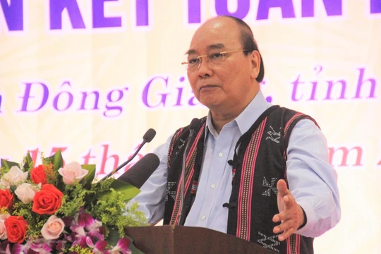 Chủ tịch nước Nguyễn Xuân Phúc phát biểu tại ngày hội đại đoàn kết toàn dân tộc với nhân dân ở xã Ba, huyện Đông Giang, tỉnh Quảng Nam.