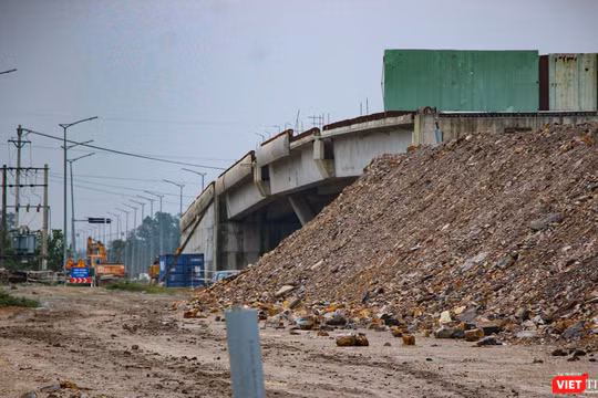 Một góc tuyến đường vành đai phía Tây TP Đà Nẵng đang thi công dở dang