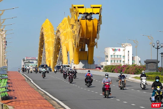 Một góc cầu Rồng ở TP Đà Nẵng