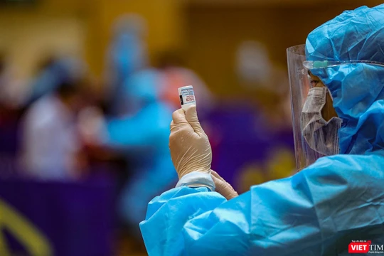 Lực lượng y tế Đà Nẵng tổ chức tiêm vaccine phòng COVID-19 cho người dân TP