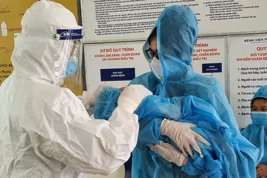 Bệnh nhân mắc COVID-19 thứ 3619 (tên T.L.A, 6 tháng tuổi, trú Đà Nẵng) tại buổi xuất viện