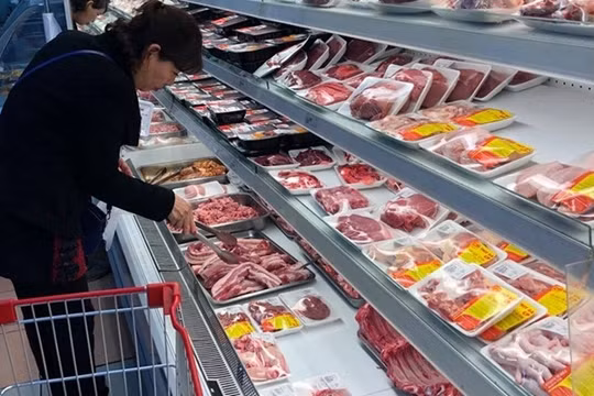 Thủ tướng yêu cầu sớm giảm giá thịt lợn.