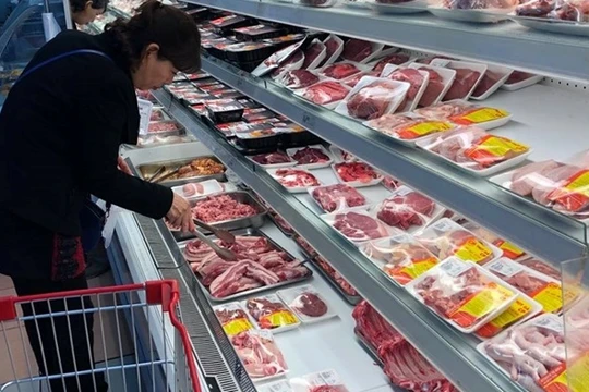 Thủ tướng yêu cầu sớm giảm giá thịt lợn.