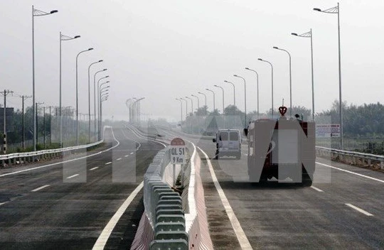 Trên thực tế, nhiều dự án hạ tầng giao thông nay đã quay trở lại thời kỳ Bộ Giao thông vận tải (GTVT) chịu trách nhiệm phê duyệt, do Ủy ban Quản lý vốn Nhà nước không đủ thẩm quyền về luật để phê duyệt các dự án này. Ảnh minh họa đoạn tuyến cao tốc Long T