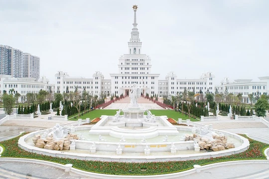 Ngày 15/1/2020, Trường Đại học VinUni – đại học tinh hoa và tư thục phi lợi nhuận đầu tiên tại Việt Nam đã chính thức khánh thành tại đại đô thị Vinhomes Ocean Park (Gia Lâm, Hà Nội).