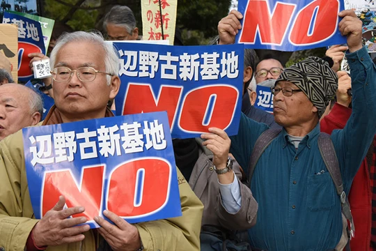 Dân Nhật biểu tình trước căn cứ Mỹ phản đối vụ 1 phụ nữ bản địa bị giết