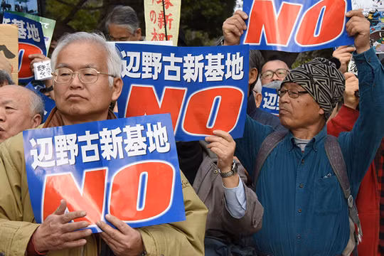 Dân Nhật biểu tình trước căn cứ Mỹ phản đối vụ 1 phụ nữ bản địa bị giết