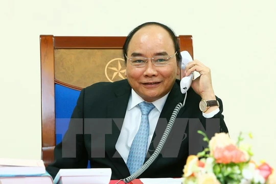 Thủ tướng Nguyễn Xuân Phúc điện đàm với Tổng thống đắc cử Hoa Kỳ Donald Trump. (Ảnh: Thống Nhất/TTXVN).
