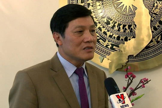 Đại sứ Trương Mạnh Sơn trả lời phỏng vấn của phóng viên TTXVN. Ảnh: Hồng Tâm