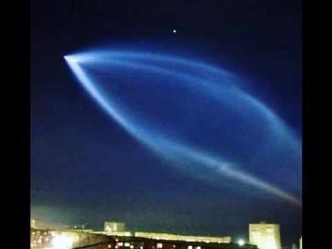 Tên lửa Trung Quốc bốc cháy trên bầu trời lãnh thổ Hoa Kỳ (ảnh minh họa).