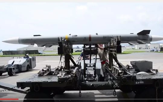 Tên lửa tấn công AIM-120.