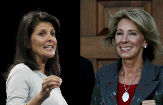 Donald Trump bổ nhiệm hai chức vụ quan trọng trong chính quyền mới là các bà Nikki Haley và Betsy DeVos.