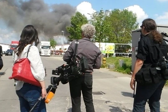 Nhiều phóng viên địa phương cũng có mặt để đưa tin (Ảnh: Trần Mạnh Hùng)