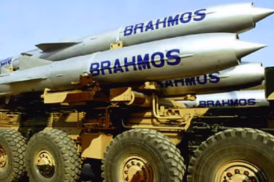 Tên lửa hành trình siêu thanh BrahMos.