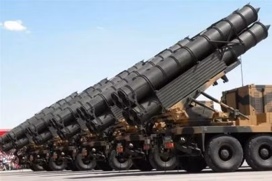 Tên lửa S-300 của Iran.