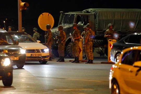 Bên ngoài trụ sở đài truyền hình quốc gia TRT