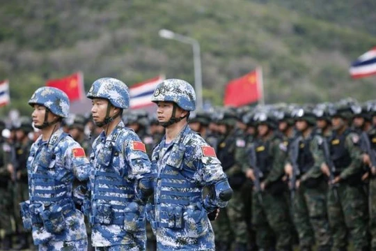 Trung Quốc và Thái Lan tổ chức diễn tập hải quân đánh bộ "Đột kích xanh" cả trên biển và trên bộ.