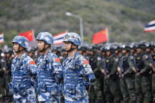 Trung Quốc và Thái Lan tổ chức diễn tập hải quân đánh bộ "Đột kích xanh" cả trên biển và trên bộ.