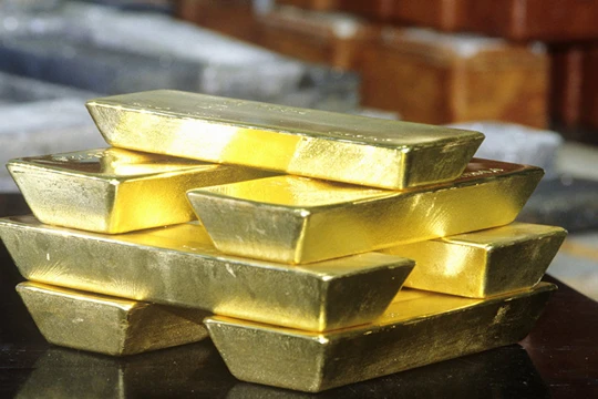 Phát hiện đường hầm ngầm, kho báu dưới nền nhà một quan chức Ukraine 