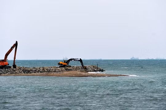 Trục vớt tàu ngư lôi C102 của Đức từ đáy eo biển Kerch