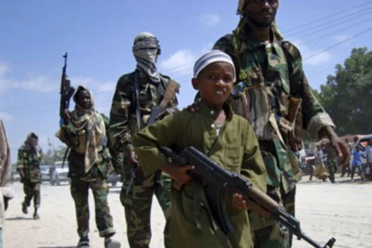 Tình báo NISA liên hệ với CIA bắt trẻ em làm gián điệp?