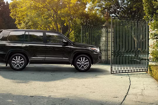 Tỉnh trưởng Odessa Saakashvili bị cướp xe Land Cruiser