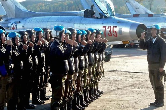 Bắc Triều Tiên phô diễn sức mạnh trong ngày hội hàng không quốc tế - VIDEO