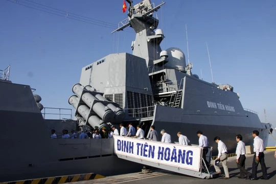 Tàu HQ 011 Đinh Tiên Hoàng