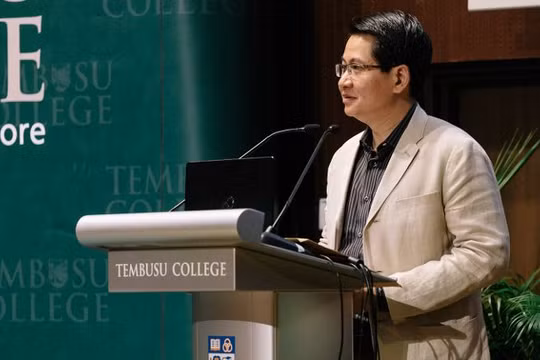 Đại sứ Singapore Stanley Loh.