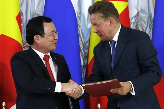 Rosneft và PetroVietnam vừa ký kết hợp đồng dầu mỏ dài hạn