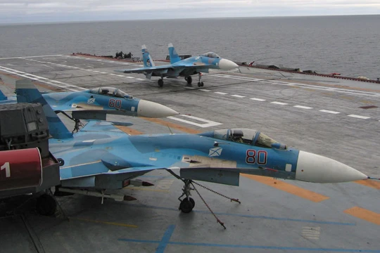 Nga điều tàu sân bay Kuznetsov tới bờ biển Syria. (ảnh Sputnik)