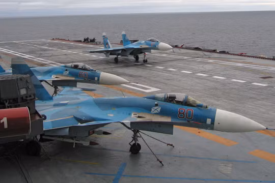 Nga điều tàu sân bay Kuznetsov tới bờ biển Syria. (ảnh Sputnik)