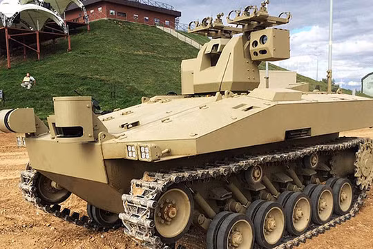 Hãng Kalashnikov chế tạo robot bánh xích mới cho quân đội Nga.