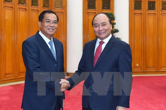 Thủ tướng Nguyễn Xuân Phúc tiếp ông Suphan Keomisay, Bộ trưởng Bộ Kế hoạch và Đầu tư Lào đang ở thăm và làm việc tại Việt Nam. (Ảnh: Thống Nhất/TTXVN).