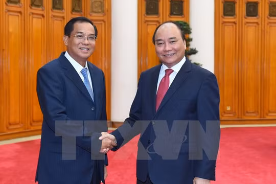 Thủ tướng Nguyễn Xuân Phúc tiếp ông Suphan Keomisay, Bộ trưởng Bộ Kế hoạch và Đầu tư Lào đang ở thăm và làm việc tại Việt Nam. (Ảnh: Thống Nhất/TTXVN).
