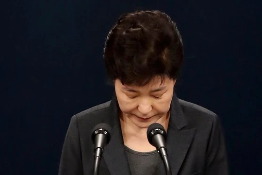Tổng thống Park Geun Hye xin tạ lỗi với người dân Hàn Quốc.