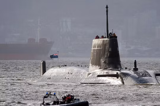 Tàu ngầm hạt nhân Anh va chạm với tàu cá ở ngoài khơi Gibraltar