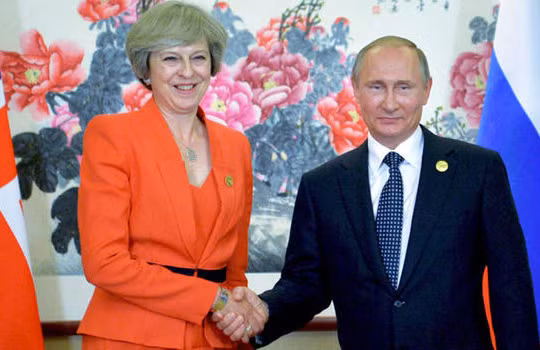Thủ tướng Anh Theresa May và Tổng thống Nga Putin.