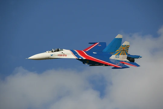 Chiếc Su-27 thuộc phi đội trình diễn Hiệp sỹ Nga.