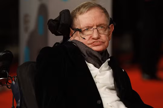 Ông Stephen Hawking kêu gọi loài người chạy khỏi Trái đất