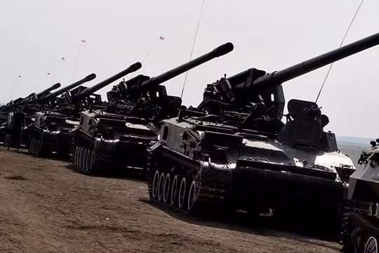 Quân đội Nga tung clip phô diễn sức mạnh nhân ngày bộ binh