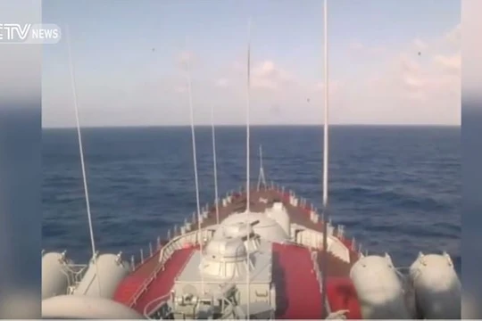 CCTV tung video Nga - Trung Quốc tập trận trên Biển Đông.