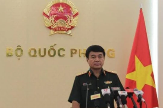 Thượng tướng Võ Văn Tuấn trả lời phỏng vấn báo chí.