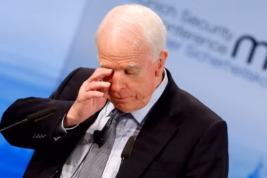 Thượng nghị sĩ McCain tuyên bố không bỏ phiếu cho tỷ phú đồng đảng Cộng Hòa Donald Trump.